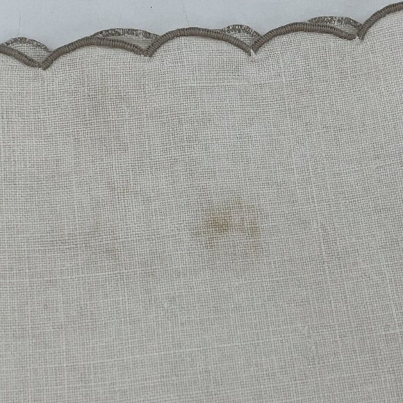 Madiera Linen Scalloped Floral Embroidered Cutout 8 Napkins and 7 Placements - Picture 7 of 7